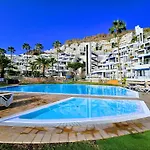 Ocean & Pool View Apartment *