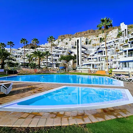 Ocean & Pool View Apartment *